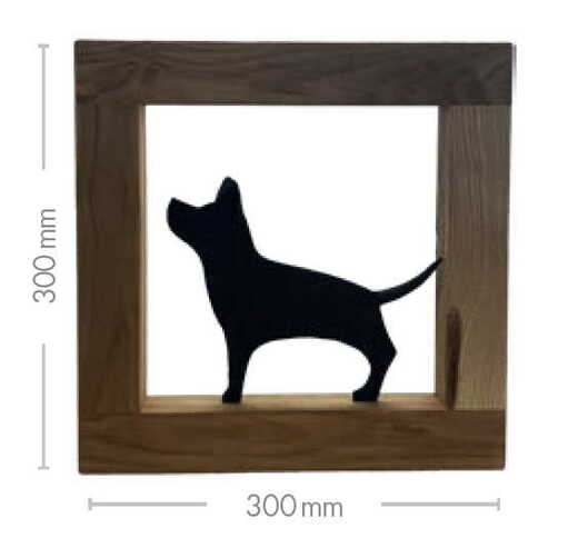 Kovaný pes (uši nahoru) v dřevěném rámu